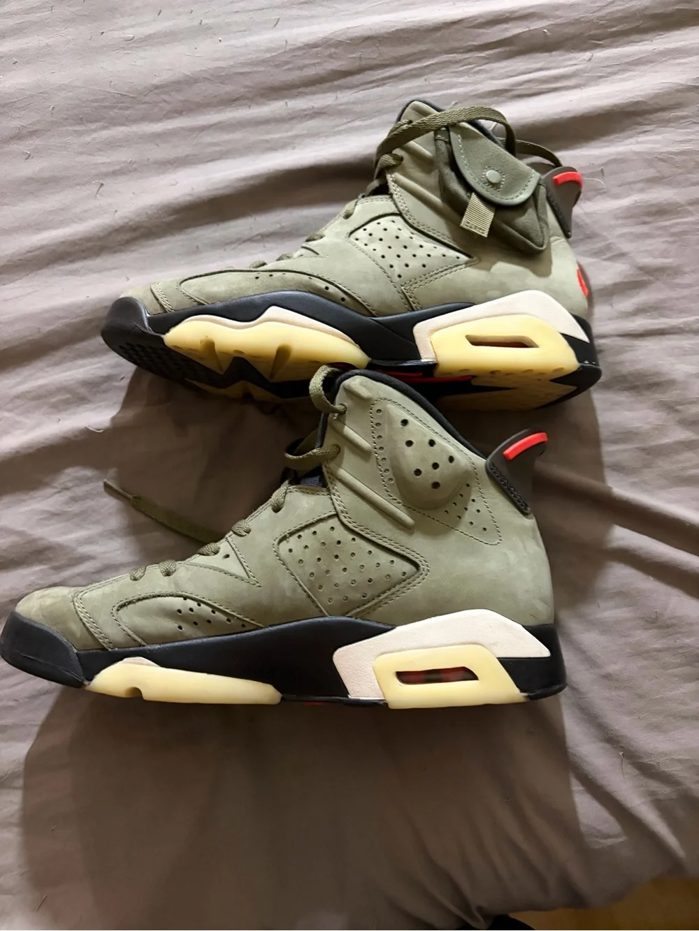 Travis Scott Jordan 6
